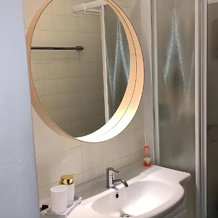 225