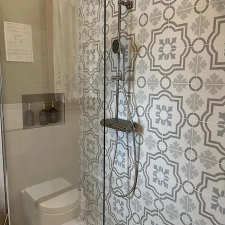 Villa 225 *